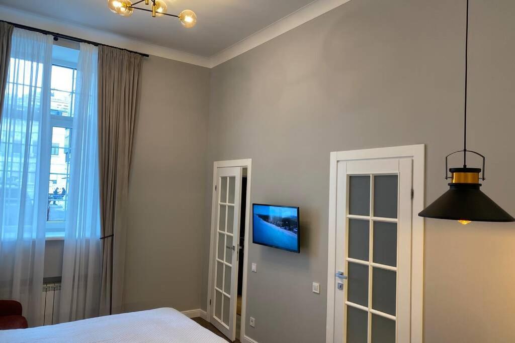 Hidden Gem With Its Own Private Entry At Lypky Apartman Kijev Kültér fotó